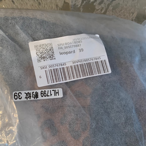 Leopard Print Women's Winter Boots - Picture 8 of 8